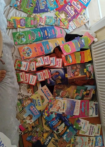  Çocuklar için çeşitli kitap koleksiyonu