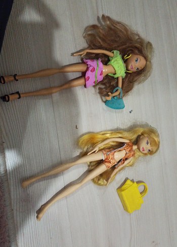 Winx Club Parlak renkli iki oyuncak bebek
