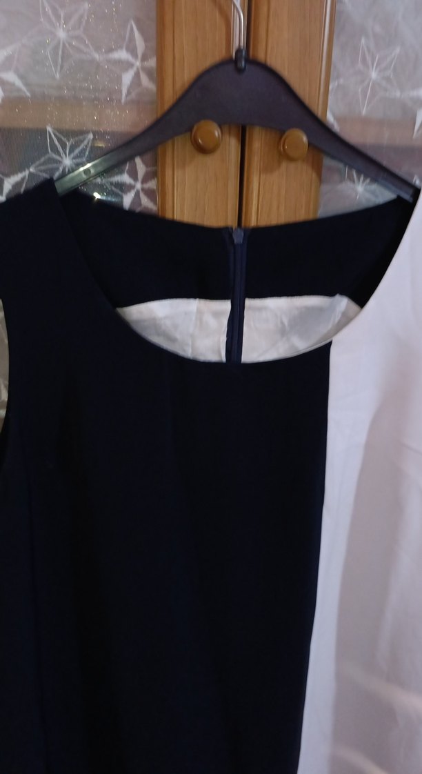 Beyaz Siyah Drapeli Kolsuz Ofis Tunik - Görsel 4