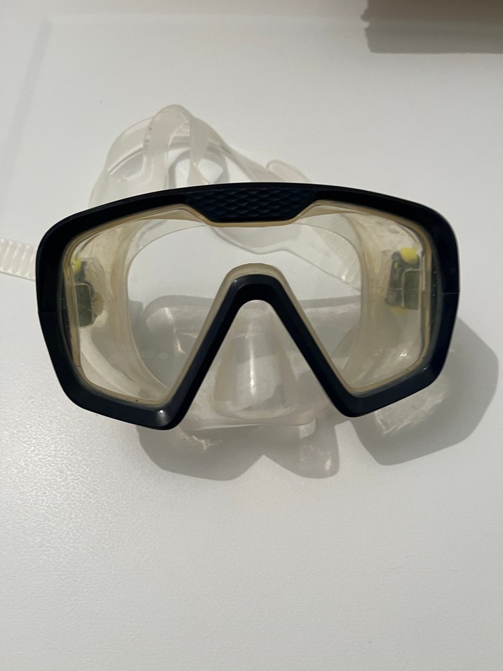 Şeffaf Siyah Minimalist Yüzme Gözlüğü - Görsel 2