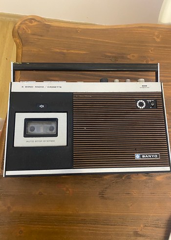 Vintage Sanyo 4 Bantlı Radyo / Kaset Çalar - Görsel 4