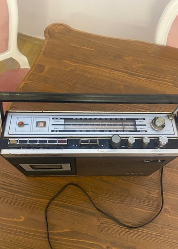 Vintage Sanyo 4 Bantlı Radyo / Kaset Çalar - Görsel 2