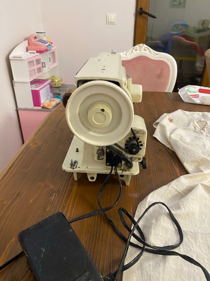 Singer Yoknaz Beyaz Dikiş Makinesi - Görsel 4