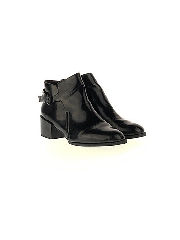 Stradivarius Stradivarius Bot %70 İndirimli.