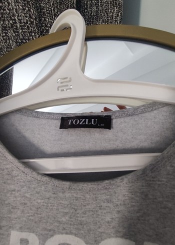 Gri yazılı tül detaylı elbise - Görsel 2