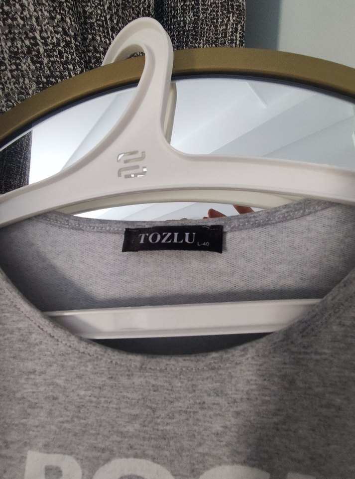 Gri yazılı tül detaylı elbise - Görsel 2