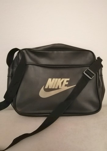 Nike Siyah Postaci Cantasi