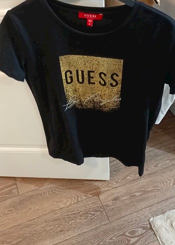 Guess Guess Parlak Altın Baskılı Tişört
