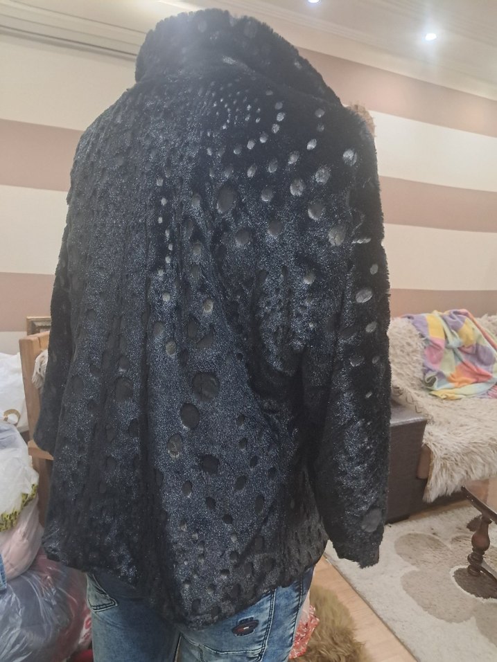 Siyah Nakışlı Kısa Kadın Peluş Mont viol marka - Görsel 4