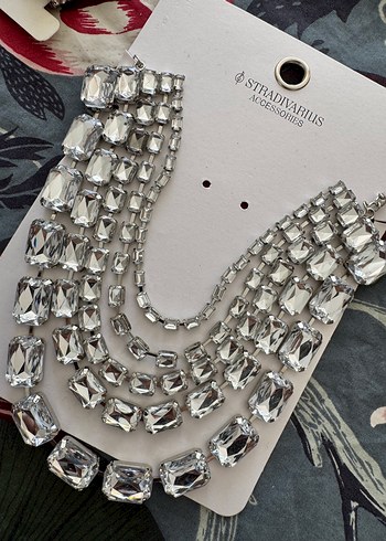 Stradivarius Markalı Parlak Beyaz Uzun Taşlı Kadın Kolye