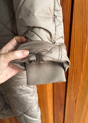 H&M KAPİTONE MAKSİ MONT - Görsel 6