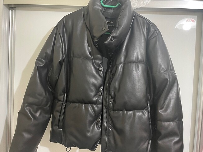 Stradivarius Siyah şişme mont