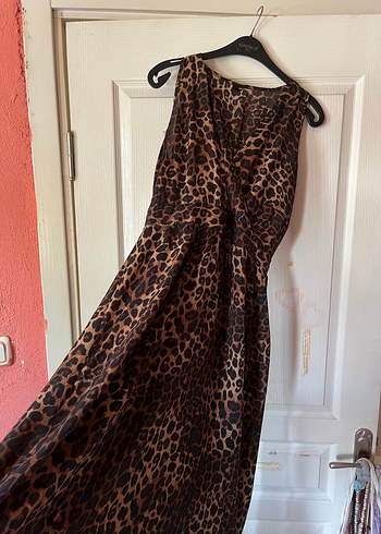 Zara Leopar Desenli V Yakalı Uzun Kadın Elbise