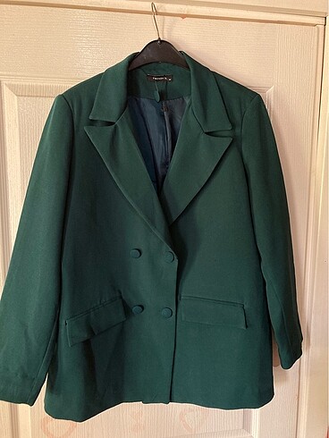 44 Beden yeşil Renk Trendyol curve büyük beden blazer ceket
