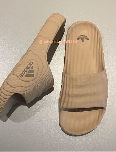 Adidas adılette yeezy