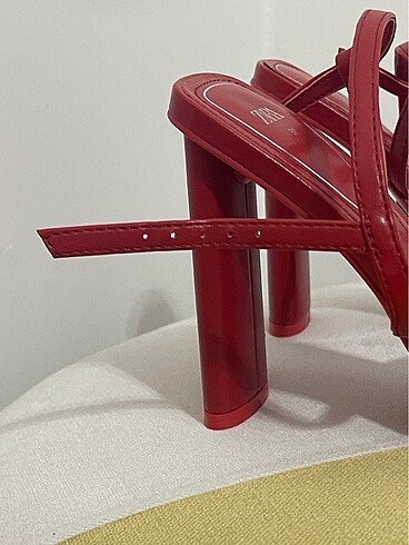 38 Beden bordo Renk Zara bantlı sandalet