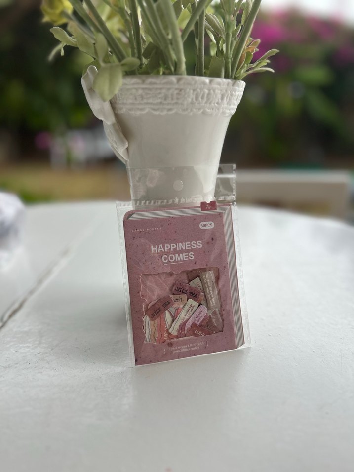 Scrapbook Happiness Comes Not Defteri Kağıt parçaları - Görsel 2