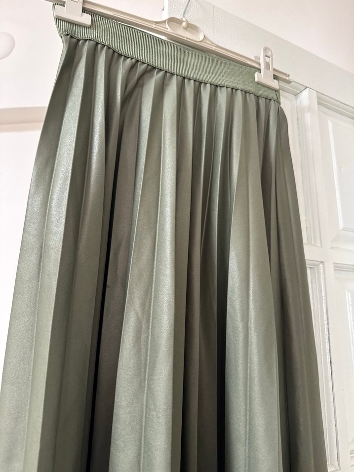 Yeşil Pilili Uzun Kadın Etek - Görsel 2