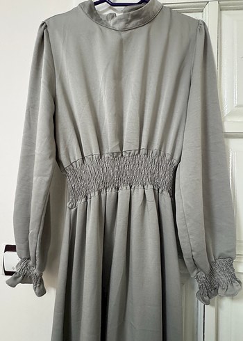 Gri Uzun Kollu Saten Elbise - Görsel 3