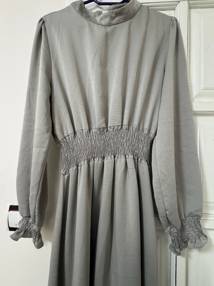 Gri Uzun Kollu Saten Elbise - Görsel 3