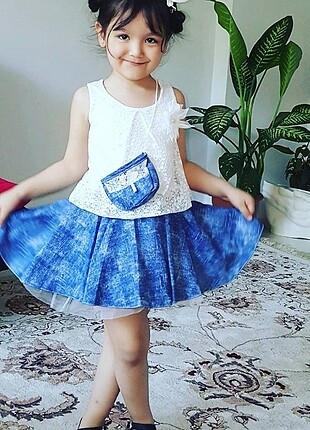 Küçük kız elbisesi