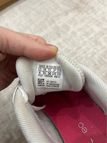 37,5 Beden Adidas ayakkabı