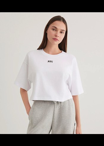 Mavi Logo Baskılı Beyaz Crop Tişört