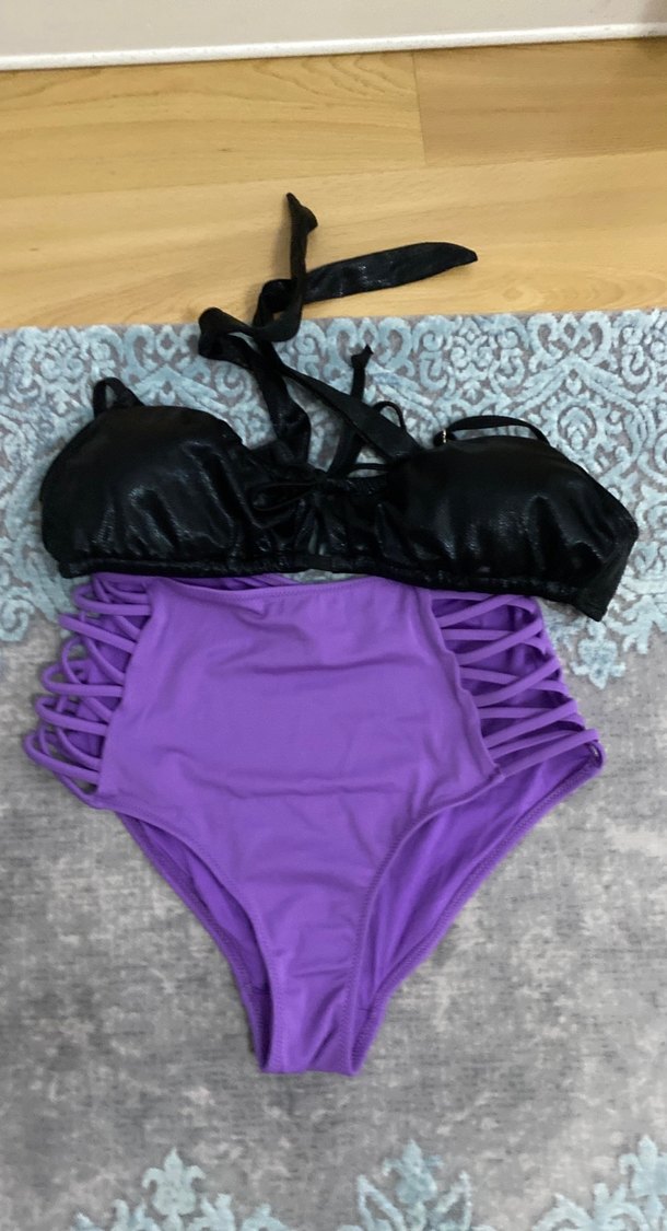 Mor Strappy Bikini Altı ve Siyah Üst - Görsel 5