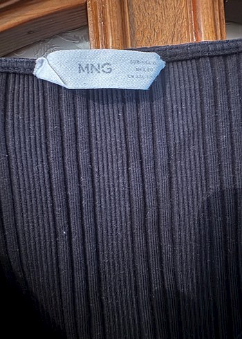 Mango V Yaka Piliseli Keten Siyah Bluz