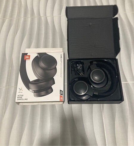 Jbl LİVE 660NC siyah - Görsel 2