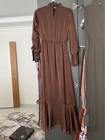 Kahverengi abiye elbise - Görsel 3