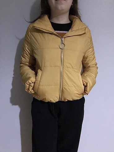 Sarı renkli mont