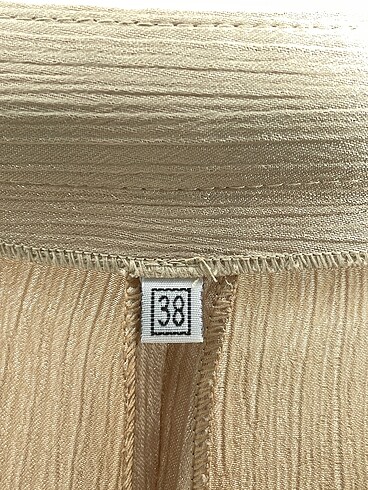 38 Beden altın Renk PreLoved Kumaş Pantolon %70 İndirimli.