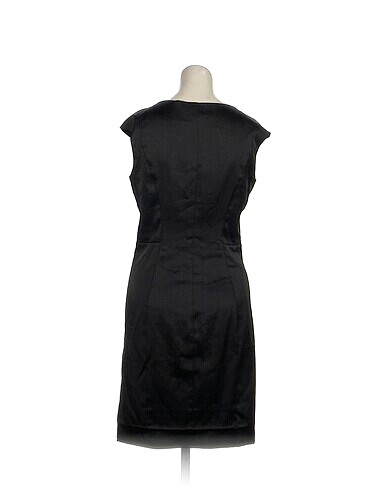36 Beden PreLoved Kısa Elbise %70 İndirimli.