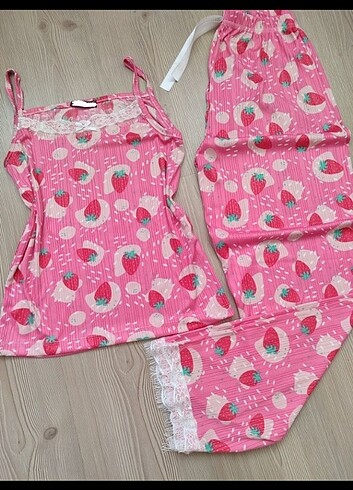 LC Waikiki İp askılı pijama takimi
