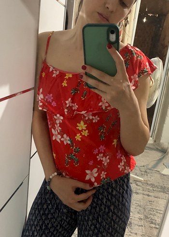 LC Waikiki Kırmızı Çiçekli İnce Askılı Transparan Bluz