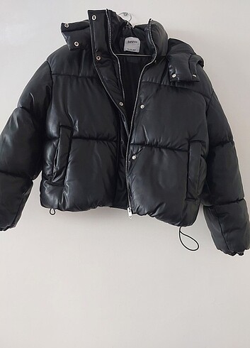 26 Beden siyah Renk Bershka şişme mont