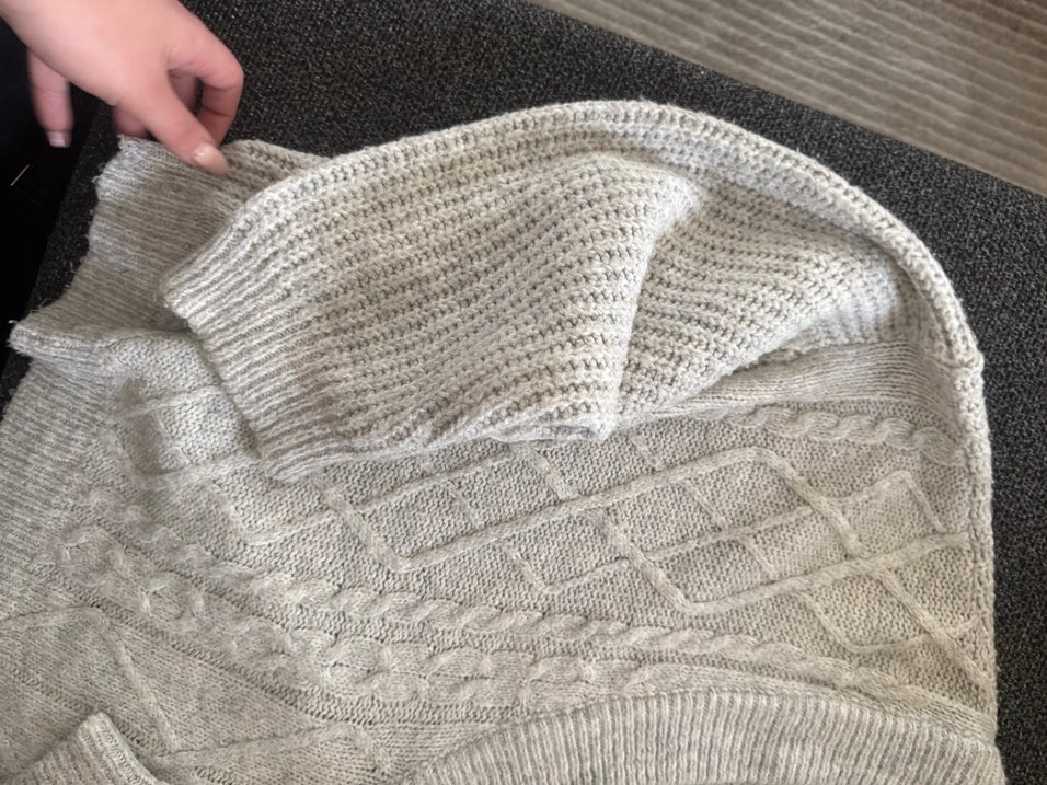 Gri V Yaka Örgü Kadın Kazak - Görsel 4