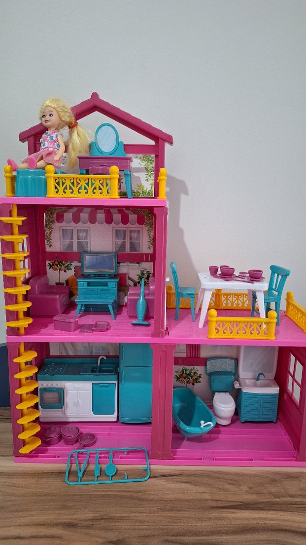 Lola'nın Düşler Evi. Renkli Pembe Oyuncak Bebek Evi - Görsel 2