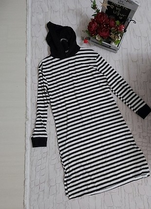 Diğer Uzun kapşonlu tunik 19 tl