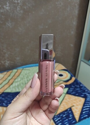 Fenty Beauty Gloss Bomb Fussy