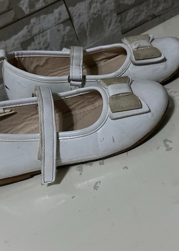Kız Çocuk Beyaz Tokalı Babet Ayakkabı - Görsel 2