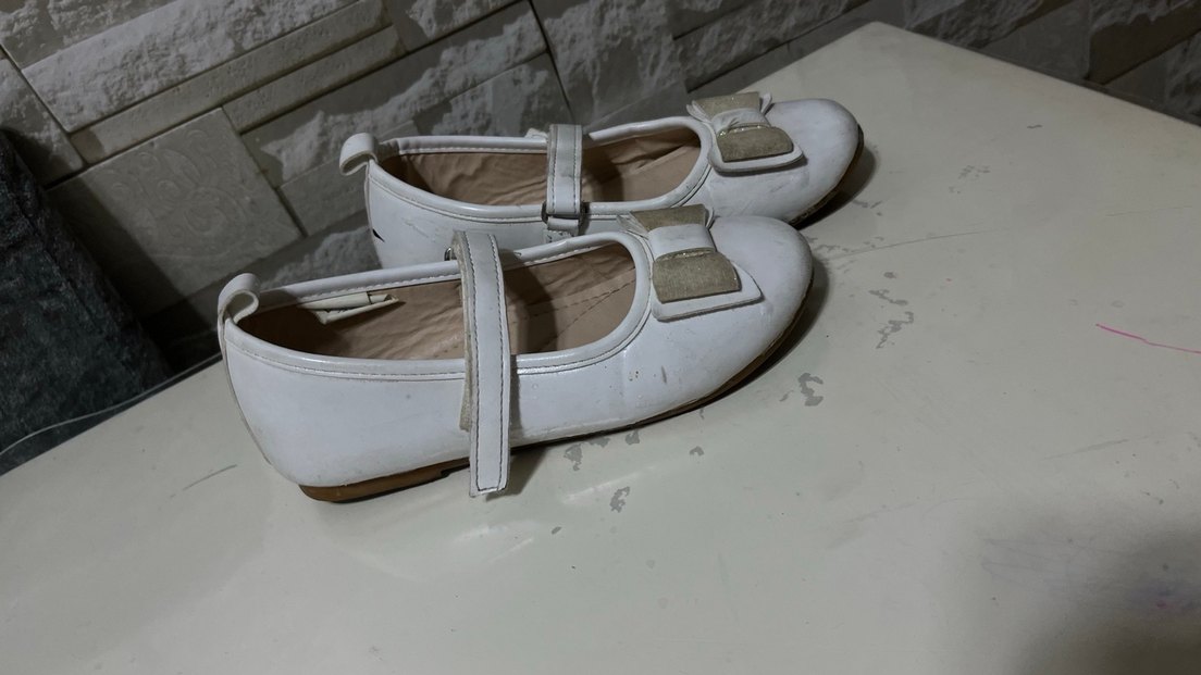 Kız Çocuk Beyaz Tokalı Babet Ayakkabı - Görsel 2