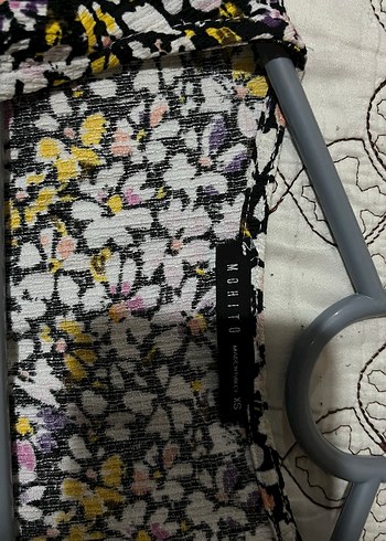 Kısa Kollu V Yaka Desenli Uzun Elbise - Görsel 4