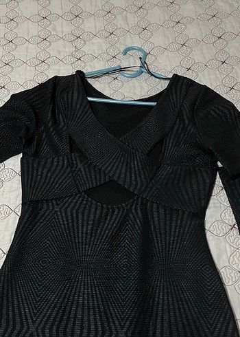 Siyah Uzun Kollu Piliseli V Yaka Elbise - Görsel 4