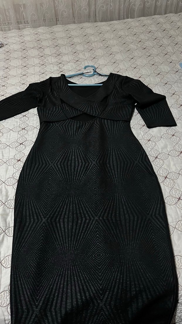 Siyah Uzun Kollu Piliseli V Yaka Elbise - Görsel 3