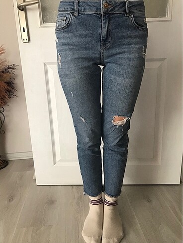 Yırtık desenli jean