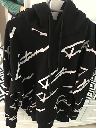 Siyah sweatshırt