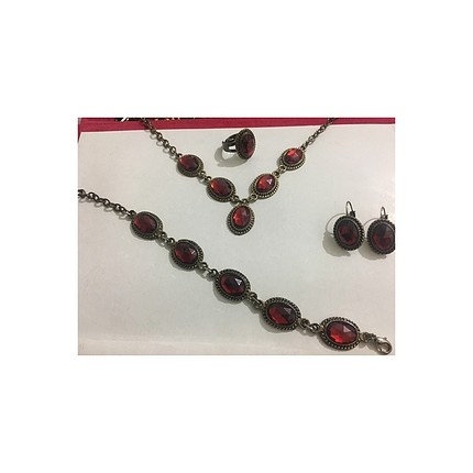 Kolye küpe yüzük bileklik takım