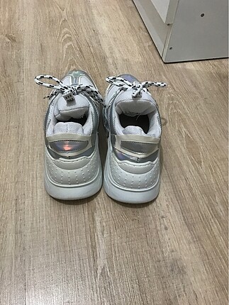 36 Beden beyaz spor ayakkabı